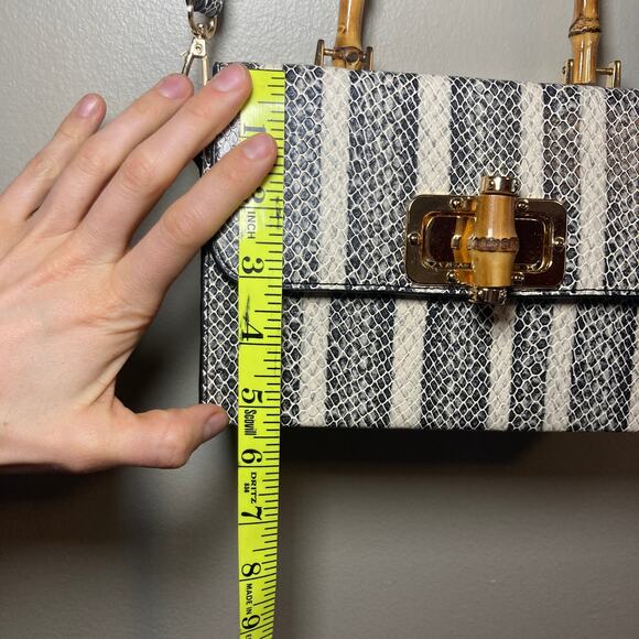 MMS Faux Snake Print Rigid‎ Mini Purse/Crossbody Statement Bag Black/White Wood - Picture 5 of 12